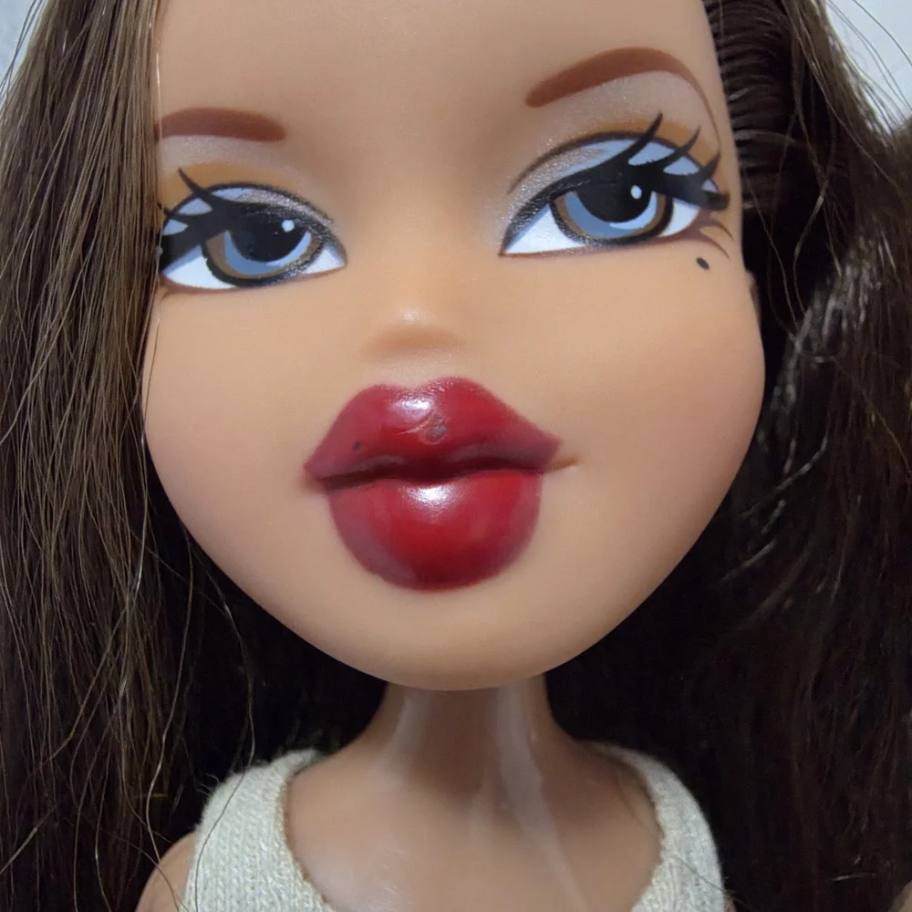 Vintage 2004 Bratz Funk Out Yasmin Duo with Original Outfit and Shoes - Picture 4 of 10